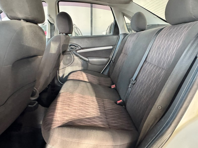FOCUS 1.6 S SEDAN 16V FLEX 4P MANUAL - 2005 - CAXIAS DO SUL