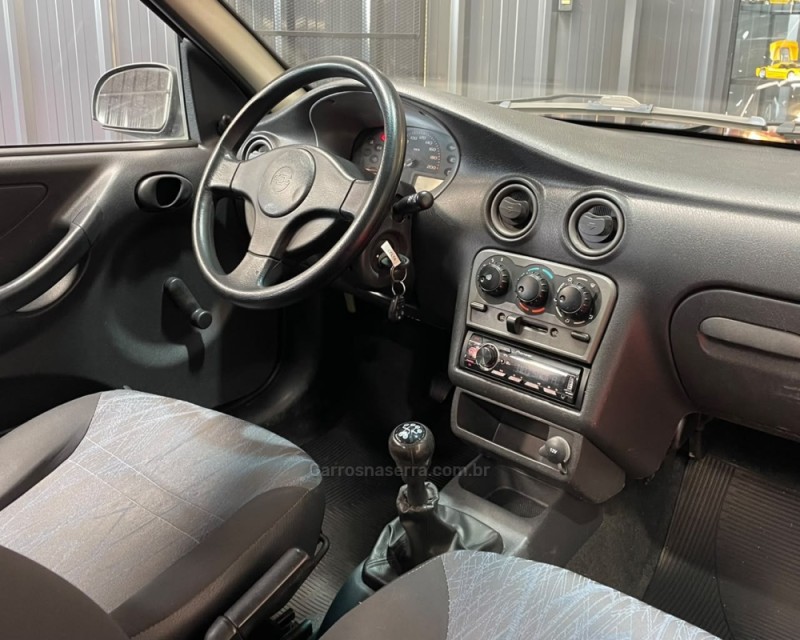 CELTA 1.0 MPFI SPIRIT 8V FLEX 4P MANUAL - 2005 - VACARIA