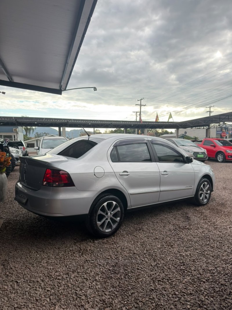 VOYAGE 1.6 MI COMFORTLINE 8V FLEX 4P MANUAL - 2012 - LAJEADO