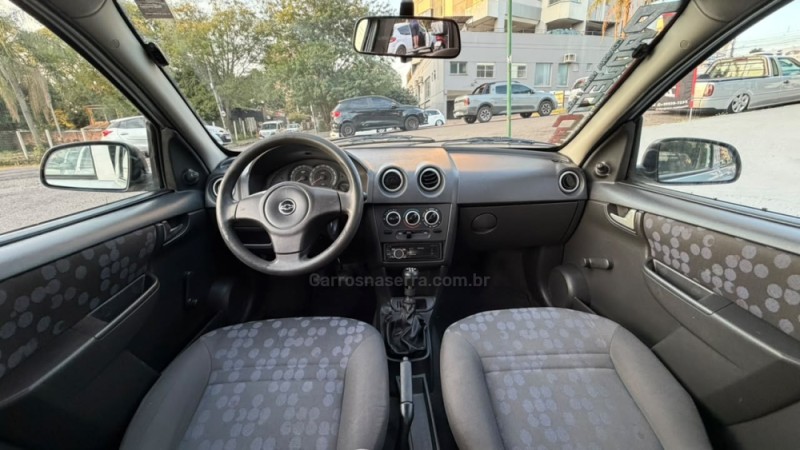 PRISMA 1.4 MPFI JOY 8V FLEX 4P MANUAL - 2009 - NOVO HAMBURGO