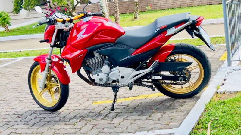 CB 300R  - 2015 - FARROUPILHA