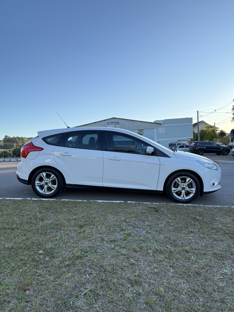 FOCUS 1.6 S HATCH 16V FLEX 4P AUTOMÁTICO - 2015 - NOVA ARAçá