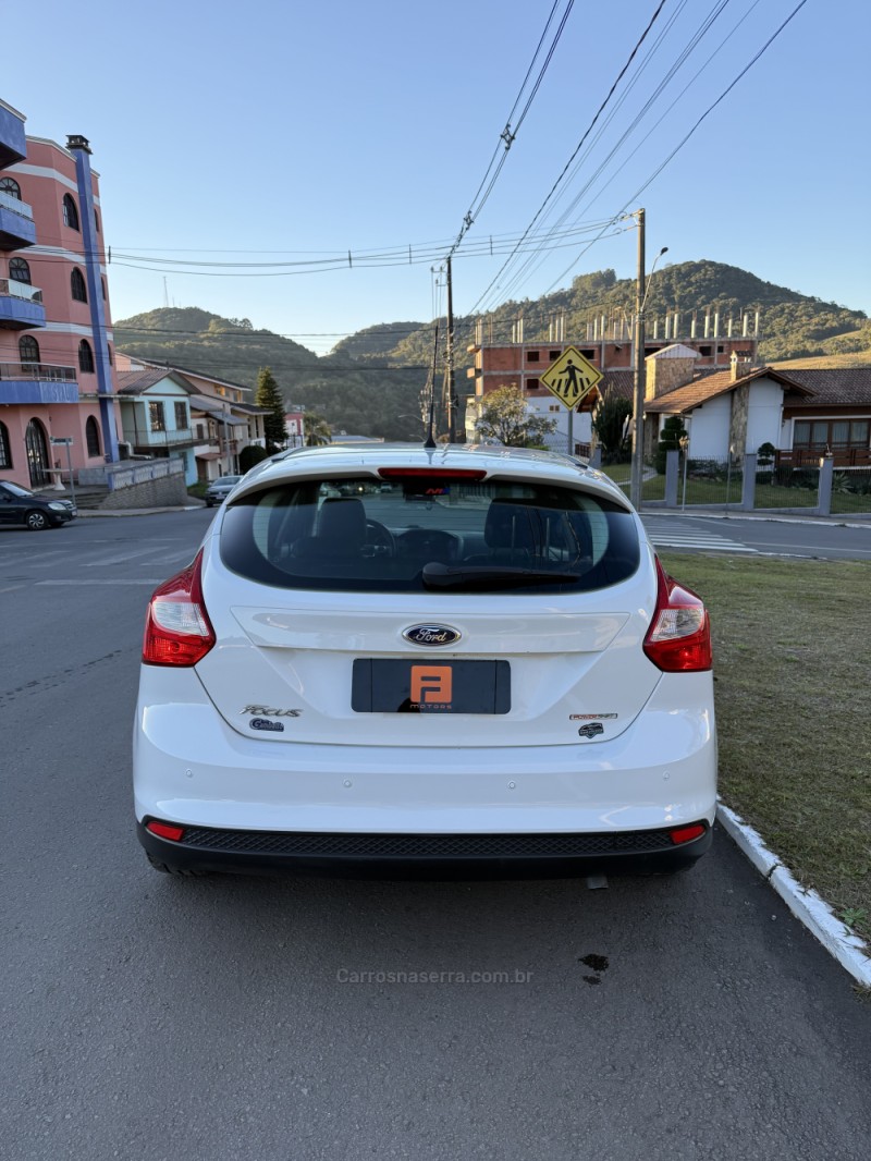 FOCUS 1.6 S HATCH 16V FLEX 4P AUTOMÁTICO - 2015 - NOVA ARAçá