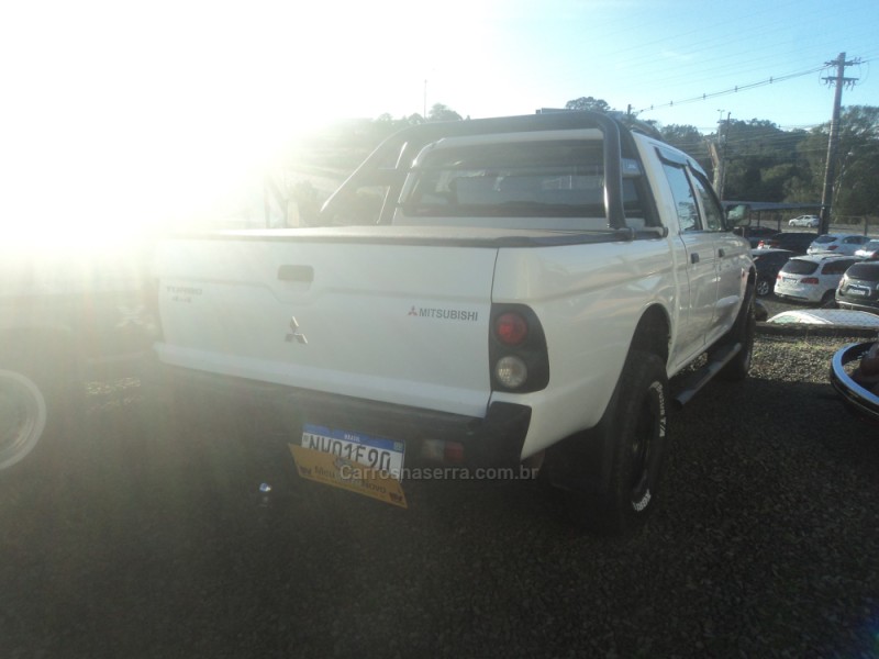 L200 2.5 GL 4X4 CD 8V TURBO DIESEL 4P MANUAL - 2011 - FARROUPILHA