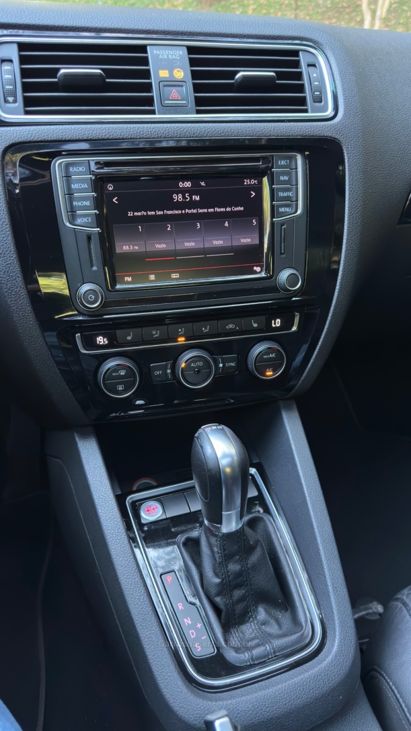 JETTA 2.0 TSI HIGHLINE 211CV GASOLINA 4P DSG - 2016 - CAXIAS DO SUL