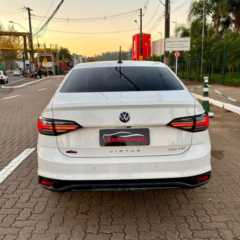 VIRTUS 1.0 200 TSI HIGHLINE AUTOMÁTICO - 2023 - ESTâNCIA VELHA