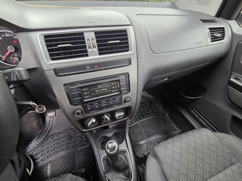 FOX 1.6 MSI TRENDLINE 8V FLEX 4P MANUAL - 2016 - PICADA CAFé