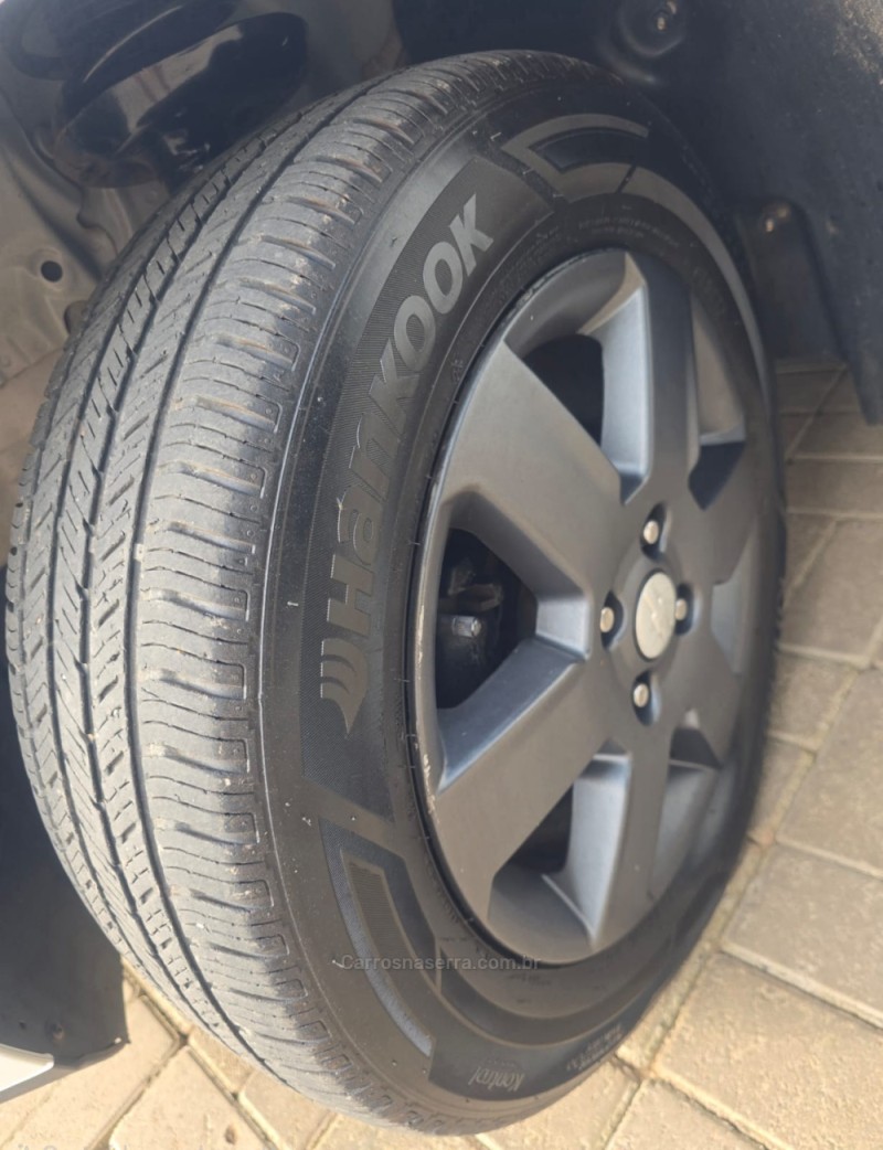 ONIX 1.4 MPFI LTZ 8V FLEX 4P MANUAL - 2015 - LAJEADO