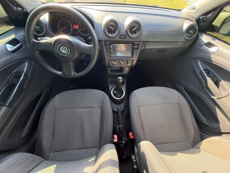 VOYAGE 1.0 MI 8V FLEX 4P MANUAL - 2013 - FARROUPILHA
