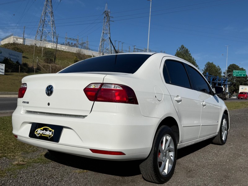 VOYAGE 1.0 MI 8V FLEX 4P MANUAL - 2013 - FARROUPILHA