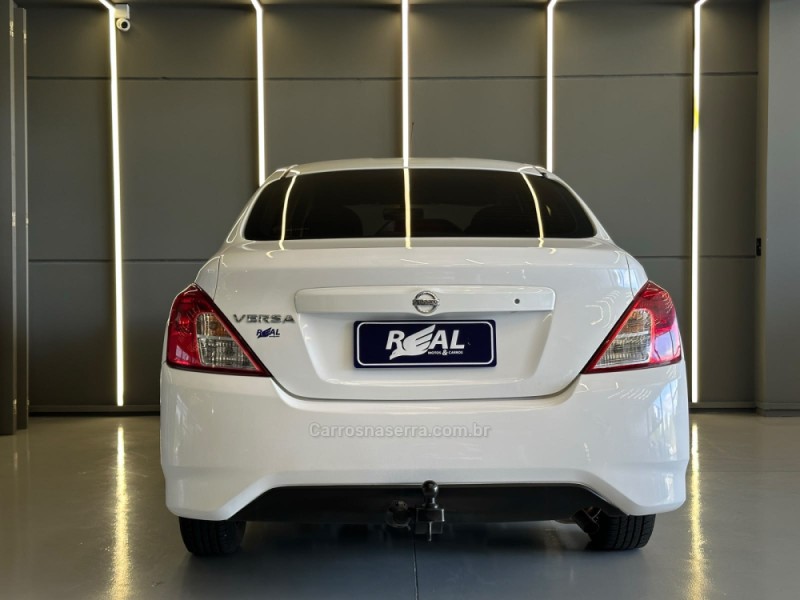 VERSA 1.0 12V FLEX 4P MANUAL - 2019 - SAPIRANGA