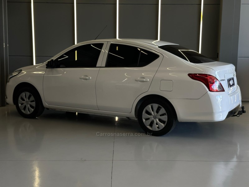 VERSA 1.0 12V FLEX 4P MANUAL - 2019 - SAPIRANGA