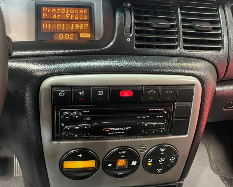 VECTRA 2.2 MPFI CHALLENGE 16V GASOLINA 4P MANUAL - 2002 - VACARIA