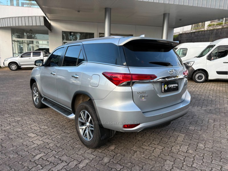HILUX SW4 2.8 SRX 4X4 7 LUGARES 16V TURBO INTERCOOLER DIESEL 4P AUTOMÁTICO - 2020 - FARROUPILHA