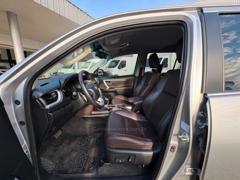 HILUX SW4 2.8 SRX 4X4 7 LUGARES 16V TURBO INTERCOOLER DIESEL 4P AUTOMÁTICO - 2020 - FARROUPILHA