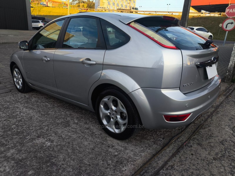 FOCUS 2.0 TITANIUM 16V FLEX 4P AUTOMÁTICO - 2011 - FARROUPILHA