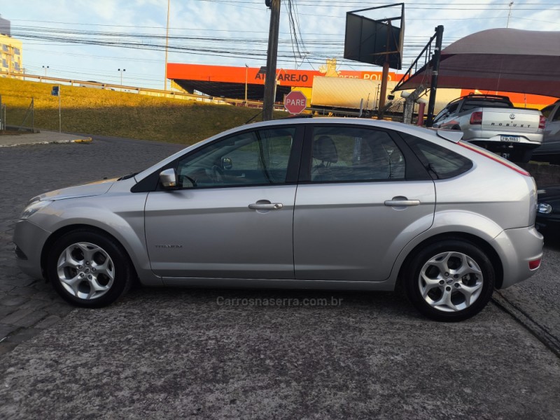 FOCUS 2.0 TITANIUM 16V FLEX 4P AUTOMÁTICO - 2011 - FARROUPILHA