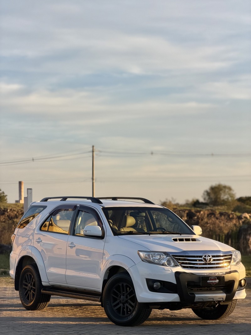 HILUX SW4 3.0 SRV 4X4 7 LUGARES 16V TURBO INTERCOOLER DIESEL 4P AUTOMÁTICO - 2013 - ANTôNIO PRADO