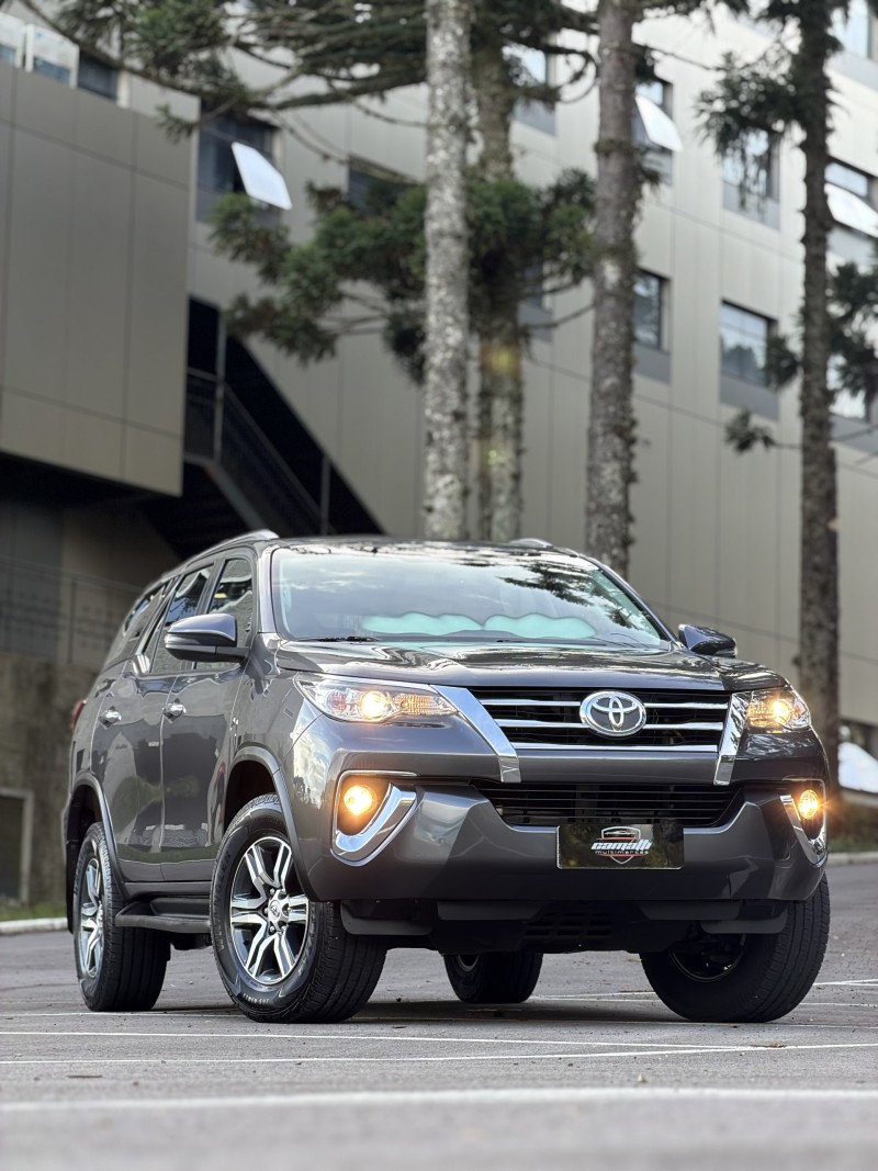 HILUX SW4 2.7 SRV 4X2 16V FLEX 7 LUGARES 4P AUTOMÁTICO - 2019 - ANTôNIO PRADO