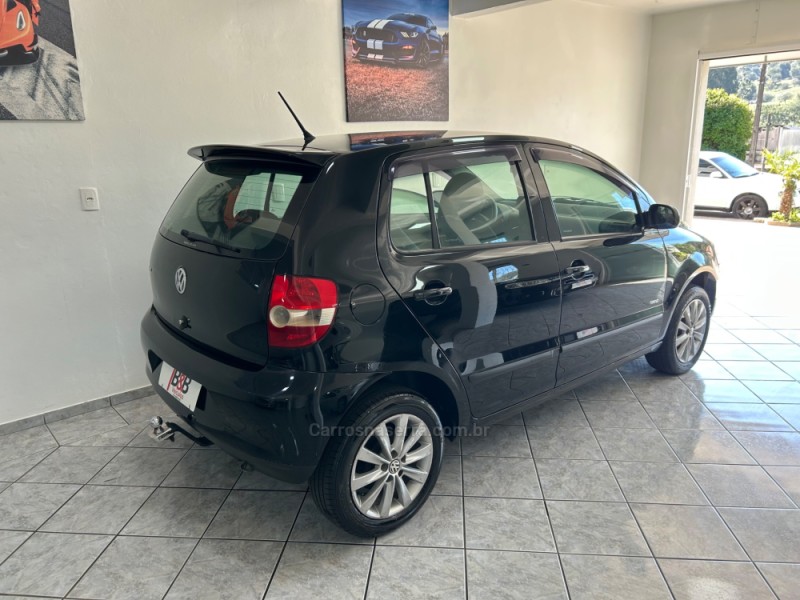 FOX 1.0 MI TREND 8V FLEX 4P MANUAL - 2010 - NOVA PRATA