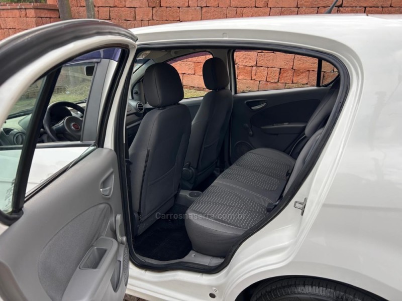 PALIO 1.4 MPI ATTRACTIVE 8V FLEX 4P MANUAL - 2016 - VENâNCIO AIRES