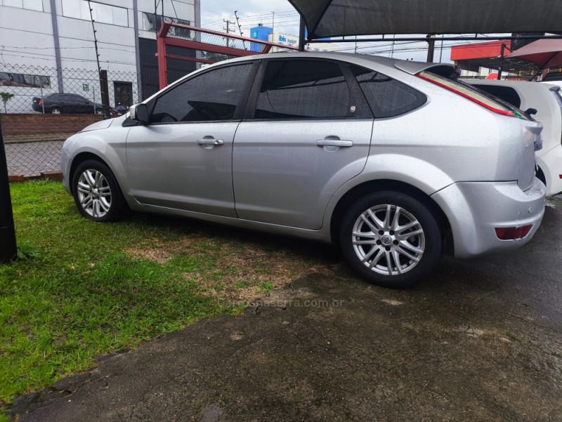 FOCUS 2.0 GHIA 16V GASOLINA 4P AUTOMÁTICO - 2011 - FARROUPILHA