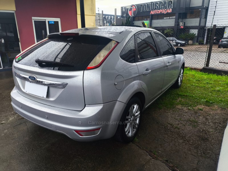 FOCUS 2.0 GHIA 16V GASOLINA 4P AUTOMÁTICO - 2011 - FARROUPILHA