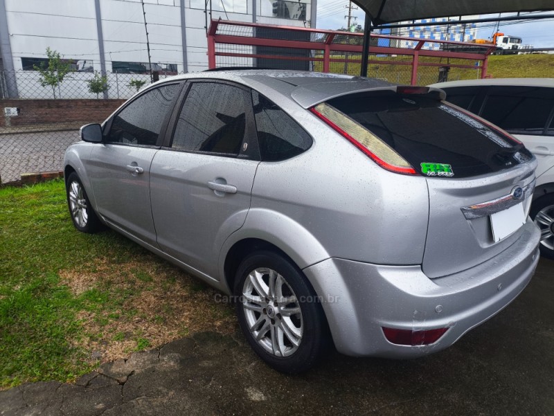 FOCUS 2.0 GHIA 16V GASOLINA 4P AUTOMÁTICO - 2011 - FARROUPILHA