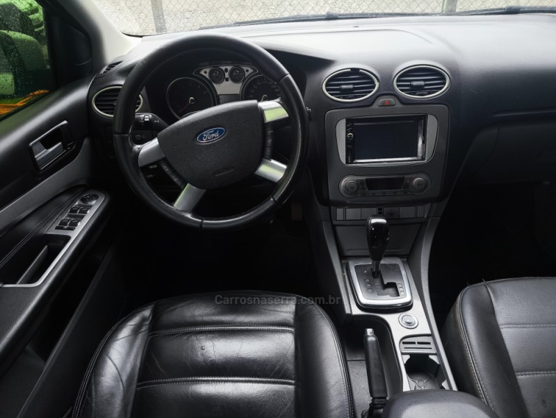 FOCUS 2.0 GHIA 16V GASOLINA 4P AUTOMÁTICO - 2011 - FARROUPILHA