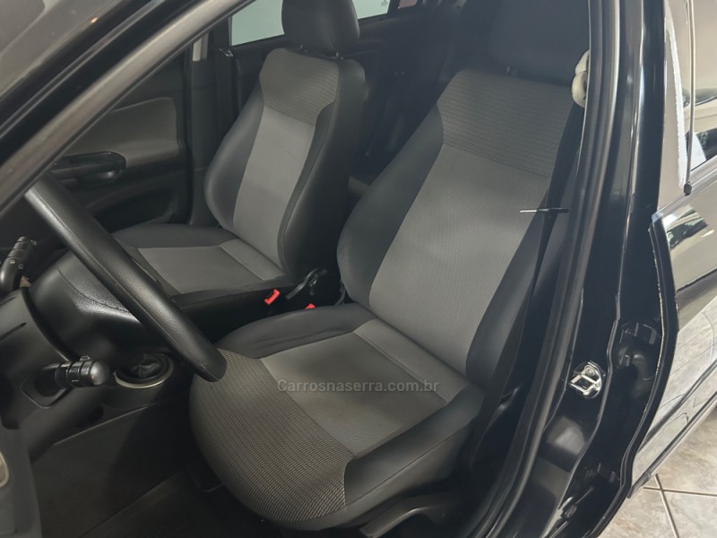 VOYAGE 1.6 MI TRENDLINE 8V FLEX 4P MANUAL - 2011 - NOVA PRATA