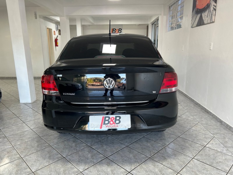 VOYAGE 1.6 MI TRENDLINE 8V FLEX 4P MANUAL - 2011 - NOVA PRATA