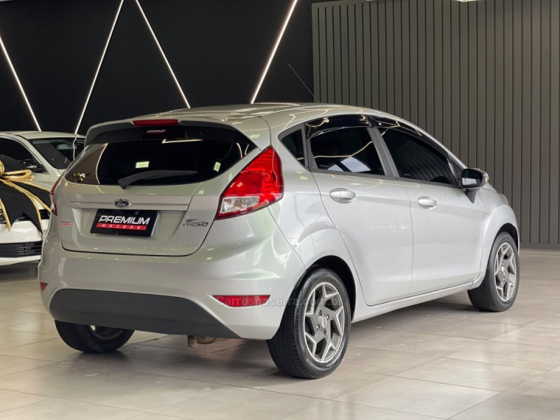 FIESTA 1.5 SE HATCH 16V FLEX 4P MANUAL - 2015 - DOIS IRMãOS