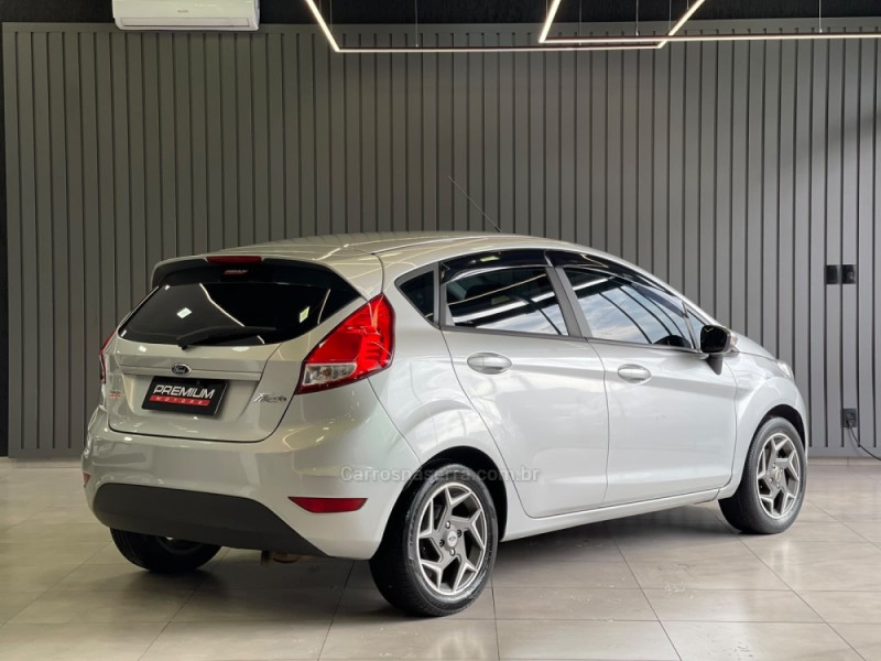 FIESTA 1.5 SE HATCH 16V FLEX 4P MANUAL - 2015 - DOIS IRMãOS