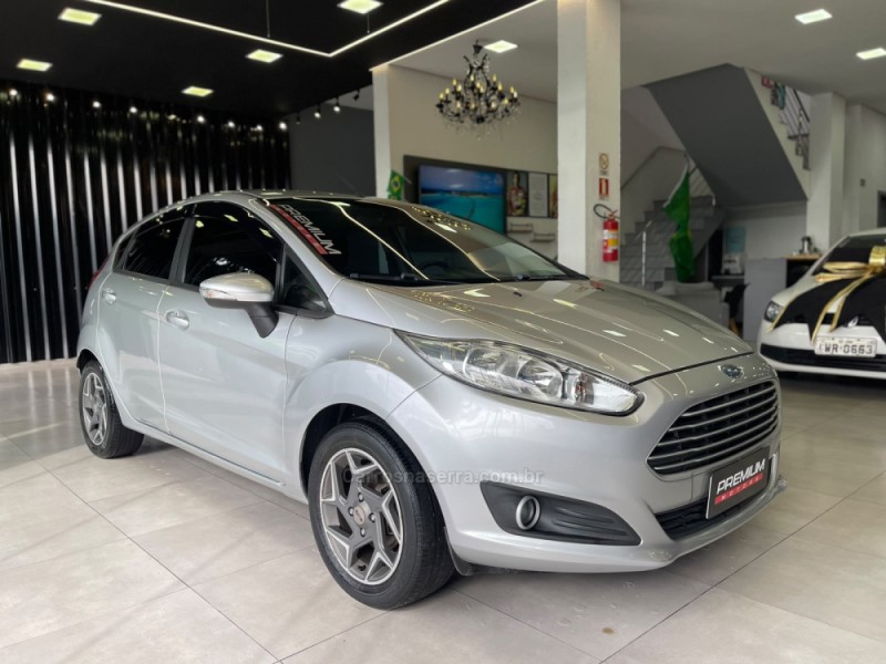 fiesta 1.5 se hatch 16v flex 4p manual 2015 dois irmaos