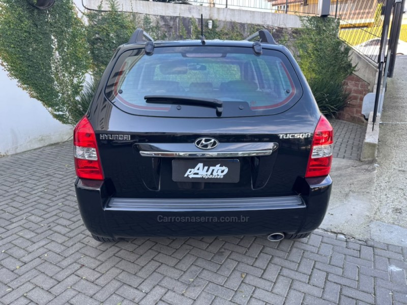 TUCSON 2.0 MPFI GLS BASE 16V 143CV 2WD GASOLINA 4P AUTOMÁTICO - 2010 - FARROUPILHA