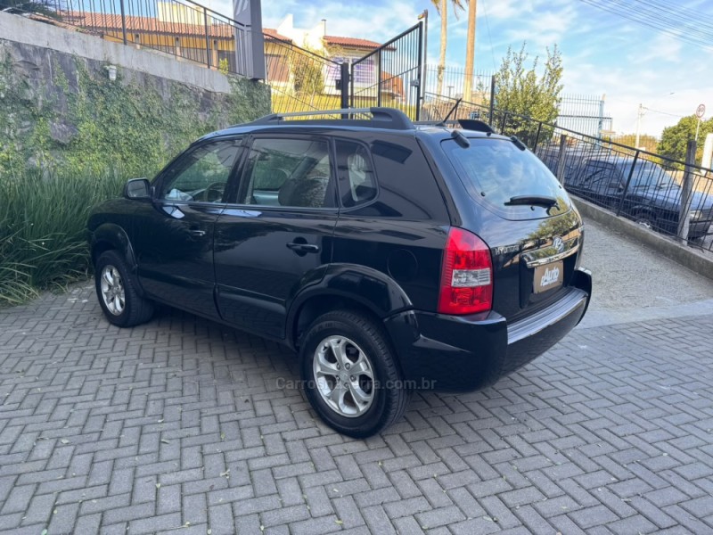 TUCSON 2.0 MPFI GLS BASE 16V 143CV 2WD GASOLINA 4P AUTOMÁTICO - 2010 - FARROUPILHA