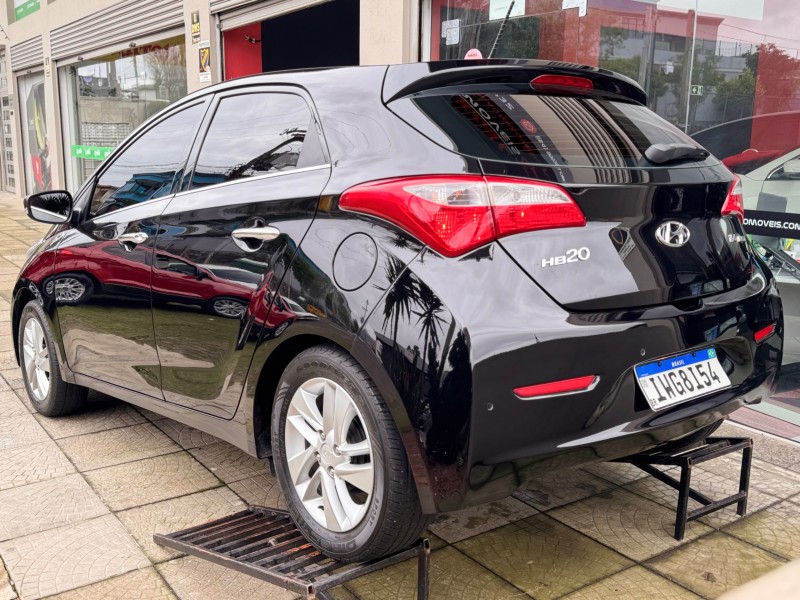 HB20 1.6 COMFORT PLUS 16V FLEX 4P MANUAL - 2015 - CAXIAS DO SUL