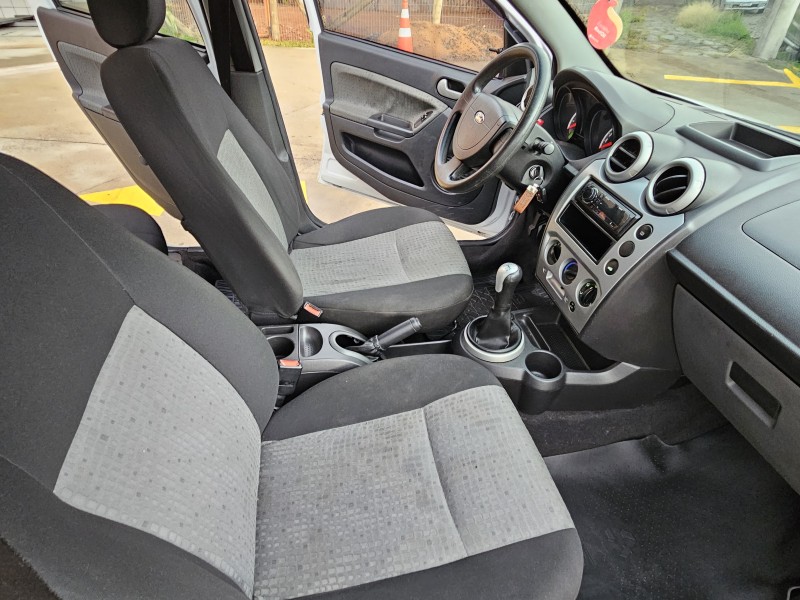 FIESTA 1.6 SE SEDAN 16V FLEX 4P MANUAL - 2014 - CAXIAS DO SUL