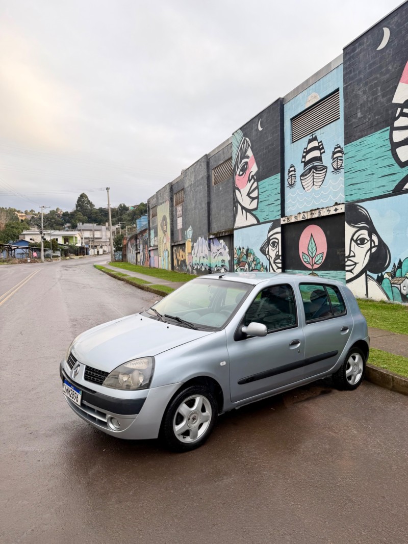 CLIO 1.0 AUTHENTIQUE PLUS 8V GASOLINA 4P MANUAL - 2006 - CAXIAS DO SUL