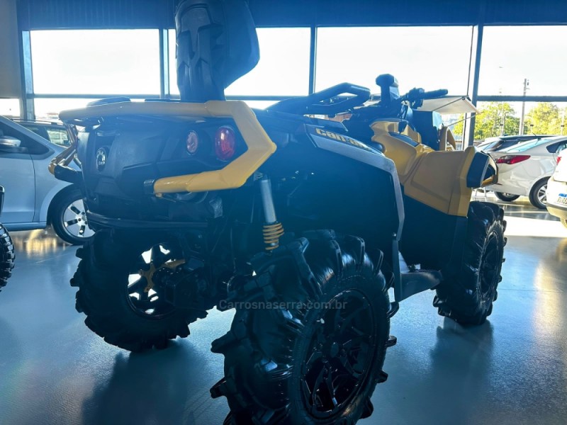 OUTLANDER 1000X MR - 2021 - TRêS COROAS
