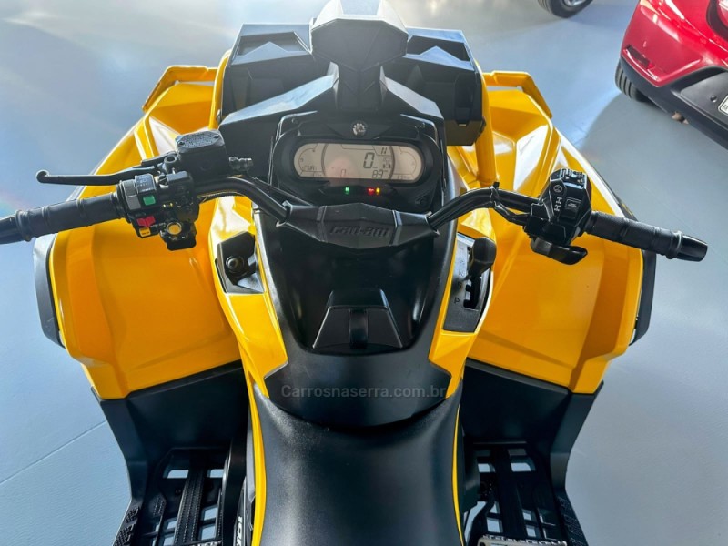 OUTLANDER 1000X MR - 2021 - TRêS COROAS