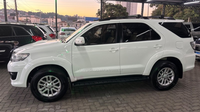 HILUX SW4 3.0 SRV 4X4 7 LUGARES 16V TURBO INTERCOOLER DIESEL 4P AUTOMÁTICO - 2015 - CAXIAS DO SUL