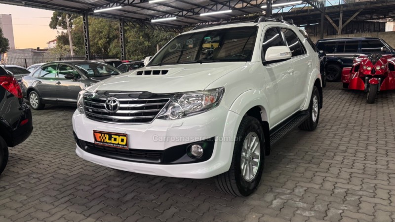 HILUX SW4 3.0 SRV 4X4 7 LUGARES 16V TURBO INTERCOOLER DIESEL 4P AUTOMÁTICO - 2015 - CAXIAS DO SUL