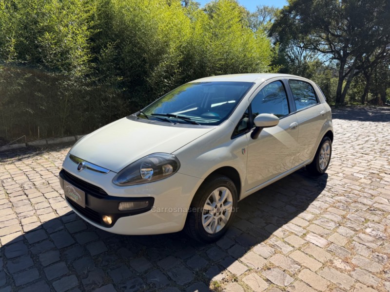 punto 1.4 attractive italia 8v flex 4p manual 2017 nova prata