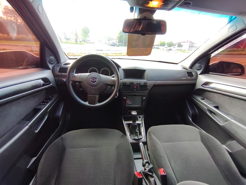 VECTRA 2.0 MPFI GT HATCH 8V FLEX 4P MANUAL - 2009 - BOM PRINCíPIO