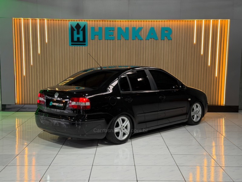 POLO SEDAN 1.6 MI COMFORTLINE 8V FLEX 4P MANUAL - 2006 - CAMPO BOM