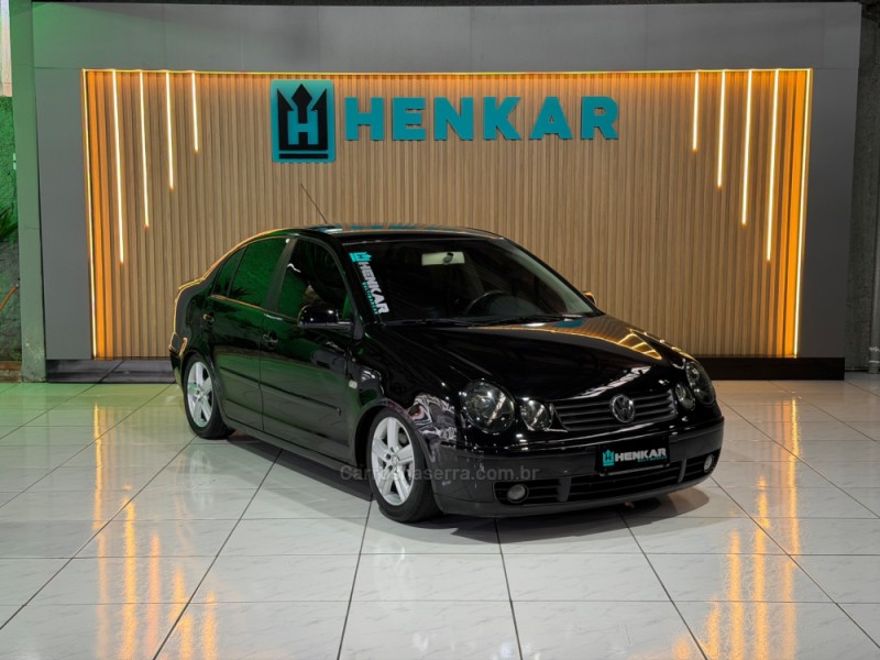 POLO SEDAN 1.6 MI COMFORTLINE 8V FLEX 4P MANUAL - 2006 - CAMPO BOM