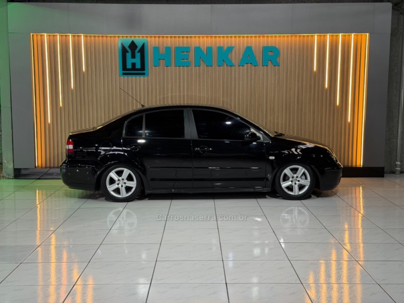 POLO SEDAN 1.6 MI COMFORTLINE 8V FLEX 4P MANUAL - 2006 - CAMPO BOM