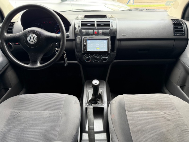 POLO SEDAN 1.6 MI COMFORTLINE 8V FLEX 4P MANUAL - 2006 - CAMPO BOM