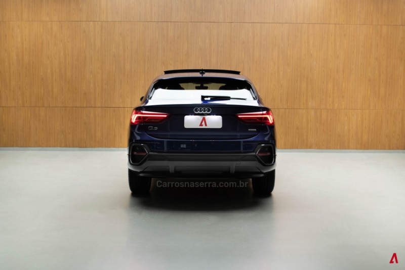 Q3 2.0 TFSI PERFORMANCE SPORTBACK TURBO GASOLINA 4P AUTOMÁTICO - 2022 - GARIBALDI